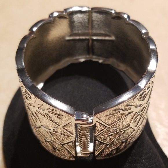 High Polished Silver Color Leaf Bangle Bracelet - Picture 5 of 5